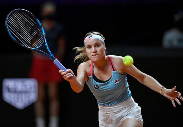 Sofia Kenin USA Action Round of 16 Tennis Women Porsche Cup Porsche Tennis Grand Prix GP Stuttgart 2021 Porsche Arena 21 04 2021 Porsche Tennis Grand Prix Stuttgart 2021