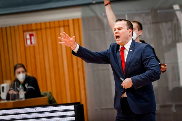 Headcoach Johan Roijakkers Brose Bamberg s oliver Würzburg Wuerzburg Brose Bamberg, easyCredit Basketball Bundesliga, Saison 2020 2021, 22 Spieltag, Bayreuth, Germany, Oberfrankenhalle, 20 04 2021 DanielxLöb