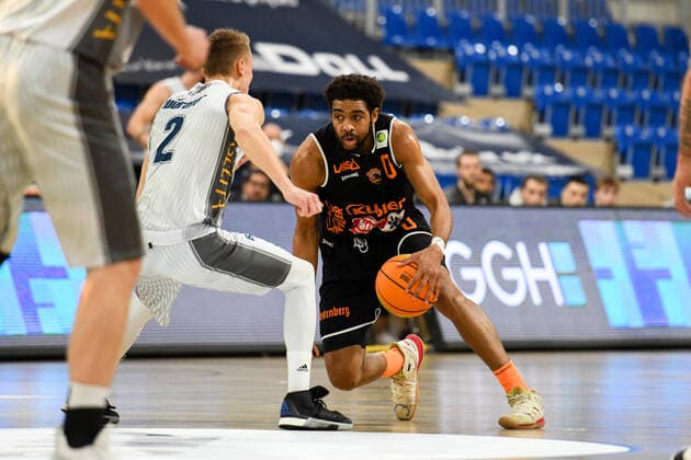 Courtney Stockard Wiha Panthers Schwenningen in a duel with Niklas Wuerzner MLP Academics Heidelberg , GER, MLP Academics Heidelberg vs Wiha Panthers Schwenningen, 21 04 2021, 2 Spieltag Play Off 2 Basketball Bundesliga ProA, Spielzeit 2020 2021 GER, MLP Academics Heidelberg vs Wiha Panthers Schwenningen, 21 04 2021, 2 Spieltag Play Off 2 Basketball Bundesliga ProA, Spielzeit 2020 2021 Heidelberg Copyright: xEibnerxPressefoto MichaelxMemmlerx EP_MMR