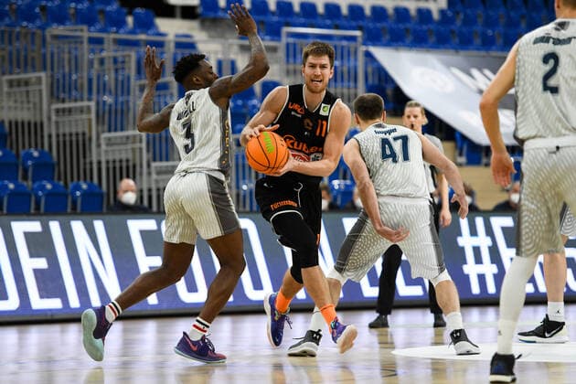 Rytis Pipiras Wiha Panthers Schwenningen in a duel with Shaun Willett MLP Academics Heidelberg and Albert Kuppe MLP Academics Heidelberg , GER, MLP Academics Heidelberg vs Wiha Panthers Schwenningen, 21 04 2021, 2 Spieltag Play Off 2 Basketball Bundesliga ProA, Spielzeit 2020 2021 GER, MLP Academics Heidelberg vs Wiha Panthers Schwenningen, 21 04 2021, 2 Spieltag Play Off 2 Basketball Bundesliga ProA, Spielzeit 2020 2021 Heidelberg Copyright: xEibnerxPressefoto MichaelxMemmlerx EP_MMR