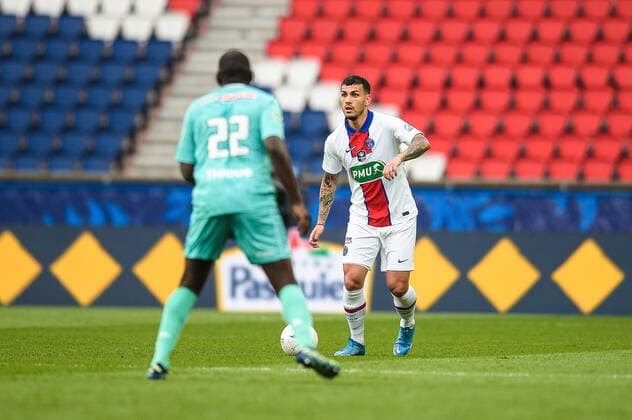 Sada Thioub ( 22 - Angers ) - Leandro Paredes ( 8 - PSG ) - FOOTBALL : Paris Saint Germain vs Angers - Coupe de France - Paris - 21 04 2021 FedericoPestellini Panoramic 