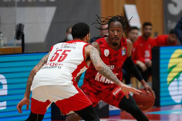 Germany , Wuerzburg, s Oliver Arena , 21 04 2021, emspor, emonline, despor, deonline, s Oliver Wuerzburg vs Brose Bamberg, easyCredit BBL, 22 Spieltag Bild v l Copyright: HMBxMedia JulienxBecker