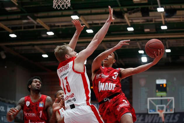 Germany , Wuerzburg, s Oliver Arena , 21 04 2021, emspor, emonline, despor, deonline, s Oliver Wuerzburg vs Brose Bamberg, easyCredit BBL, 22 Spieltag Bild v l Copyright: HMBxMedia JulienxBecker