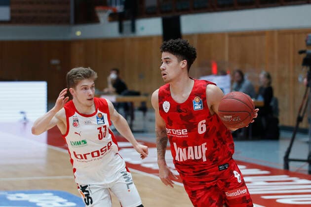 Germany , Wuerzburg, s Oliver Arena , 21 04 2021, emspor, emonline, despor, deonline, s Oliver Wuerzburg vs Brose Bamberg, easyCredit BBL, 22 Spieltag Bild v l Copyright: HMBxMedia JulienxBecker