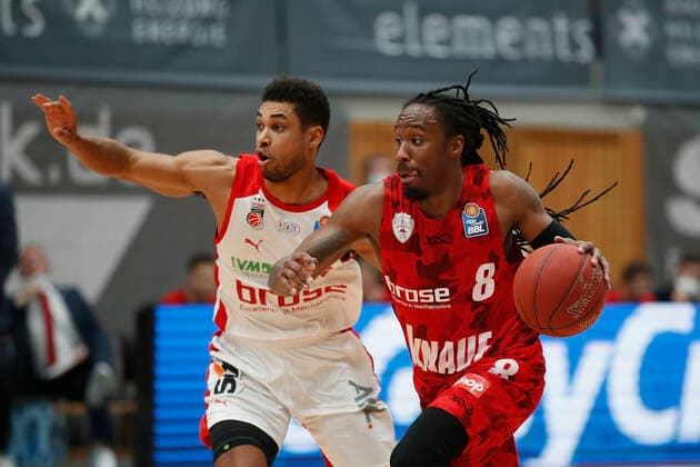 Germany , Wuerzburg, s Oliver Arena , 21 04 2021, emspor, emonline, despor, deonline, s Oliver Wuerzburg vs Brose Bamberg, easyCredit BBL, 22 Spieltag Bild v l Copyright: HMBxMedia JulienxBecker