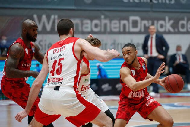 Germany , Wuerzburg, s Oliver Arena , 21 04 2021, emspor, emonline, despor, deonline, s Oliver Wuerzburg vs Brose Bamberg, easyCredit BBL, 22 Spieltag Bild v l Copyright: HMBxMedia JulienxBecker