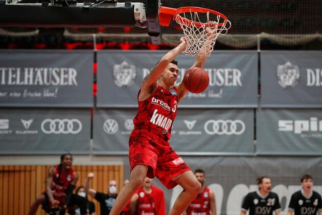 Germany , Wuerzburg, s Oliver Arena , 21 04 2021, emspor, emonline, despor, deonline, s Oliver Wuerzburg vs Brose Bamberg, easyCredit BBL, 22 Spieltag Bild v l Copyright: HMBxMedia JulienxBecker
