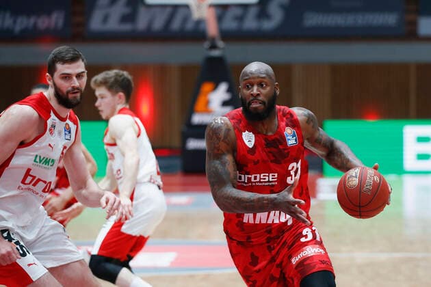 Germany , Wuerzburg, s Oliver Arena , 21 04 2021, emspor, emonline, despor, deonline, s Oliver Wuerzburg vs Brose Bamberg, easyCredit BBL, 22 Spieltag Bild v l Copyright: HMBxMedia JulienxBecker