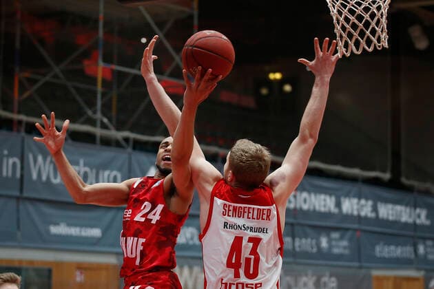 Germany , Wuerzburg, s Oliver Arena , 21 04 2021, emspor, emonline, despor, deonline, s Oliver Wuerzburg vs Brose Bamberg, easyCredit BBL, 22 Spieltag Bild v l Copyright: HMBxMedia JulienxBecker
