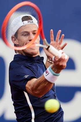 Argentinean tennis player Diego Schwartzman in action against US tennis player Francis Tiafoe during the Barcelona Open Banc Sabadell - Conde de Godo tournament round of 32 in Barcelona, Catalonia, Spain, 21 April 2021. Barcelona Open Banc Sabadell - Conde de Godo !ACHTUNG: NUR REDAKTIONELLE NUTZUNG!  Copyright: xAlejandroxGarcíax GRAF9494 20210421-637546352202301246