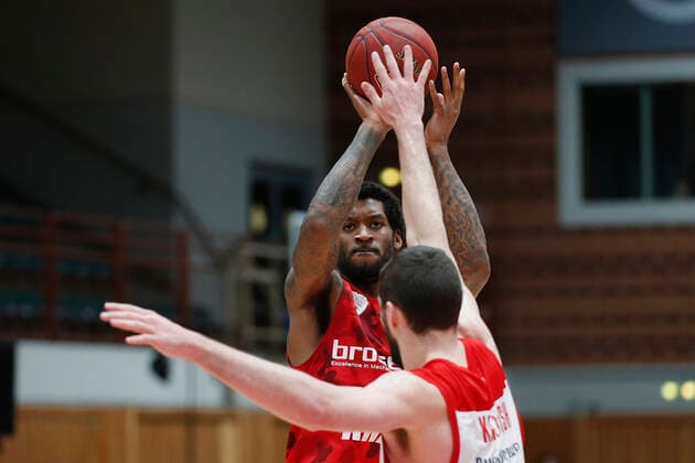 Germany , Wuerzburg, s Oliver Arena , 21 04 2021, emspor, emonline, despor, deonline, s Oliver Wuerzburg vs Brose Bamberg, easyCredit BBL, 22 Spieltag Bild v l Copyright: HMBxMedia JulienxBecker