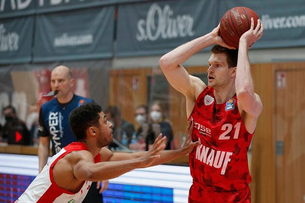 Germany , Wuerzburg, s Oliver Arena , 21 04 2021, emspor, emonline, despor, deonline, s Oliver Wuerzburg vs Brose Bamberg, easyCredit BBL, 22 Spieltag Bild v l Copyright: HMBxMedia JulienxBecker