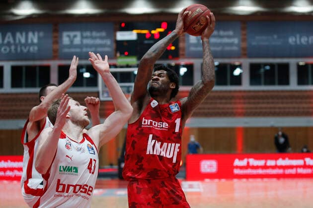 Germany , Wuerzburg, s Oliver Arena , 21 04 2021, emspor, emonline, despor, deonline, s Oliver Wuerzburg vs Brose Bamberg, easyCredit BBL, 22 Spieltag Bild v l Copyright: HMBxMedia JulienxBecker