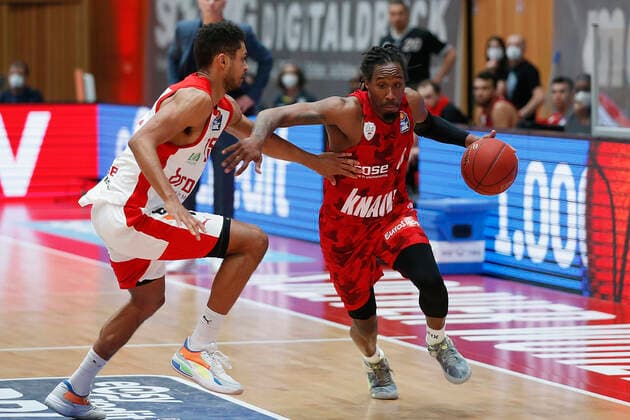 Germany , Wuerzburg, s Oliver Arena , 21 04 2021, emspor, emonline, despor, deonline, s Oliver Wuerzburg vs Brose Bamberg, easyCredit BBL, 22 Spieltag Bild v l Copyright: HMBxMedia JulienxBecker