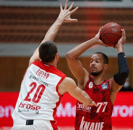 Germany , Wuerzburg, s Oliver Arena , 21 04 2021, emspor, emonline, despor, deonline, s Oliver Wuerzburg vs Brose Bamberg, easyCredit BBL, 22 Spieltag Bild v l Copyright: HMBxMedia JulienxBecker
