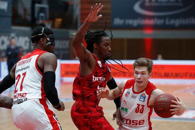 Germany , Wuerzburg, s Oliver Arena , 21 04 2021, emspor, emonline, despor, deonline, s Oliver Wuerzburg vs Brose Bamberg, easyCredit BBL, 22 Spieltag Bild v l Copyright: HMBxMedia JulienxBecker