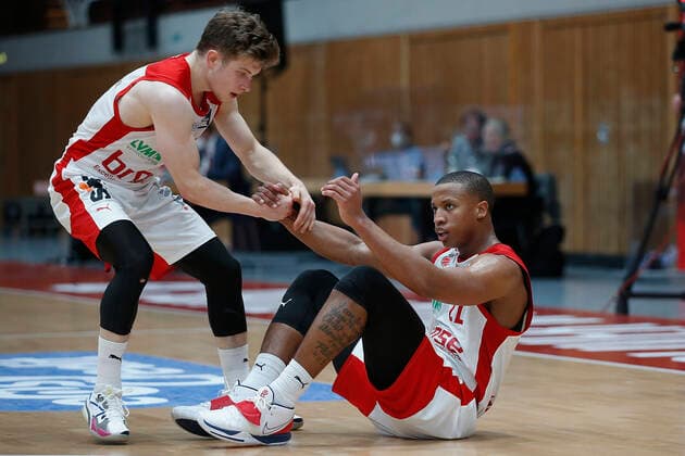 Germany , Wuerzburg, s Oliver Arena , 21 04 2021, emspor, emonline, despor, deonline, s Oliver Wuerzburg vs Brose Bamberg, easyCredit BBL, 22 Spieltag Bild v l Copyright: HMBxMedia JulienxBecker
