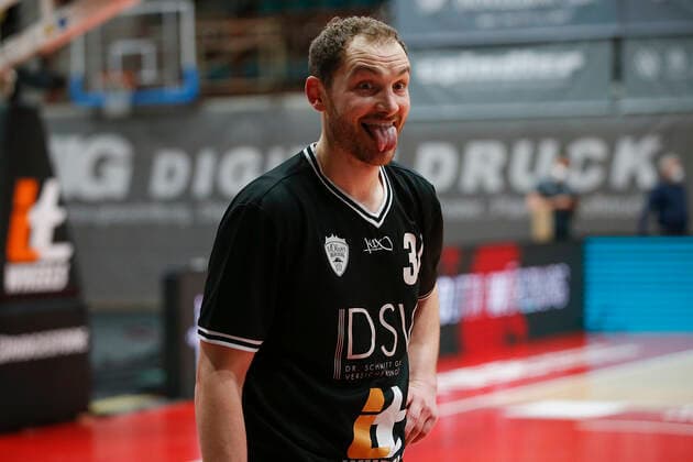 Germany , Wuerzburg, s Oliver Arena , 21 04 2021, emspor, emonline, despor, deonline, s Oliver Wuerzburg vs Brose Bamberg, easyCredit BBL, 22 Spieltag Bild v l Copyright: HMBxMedia JulienxBecker