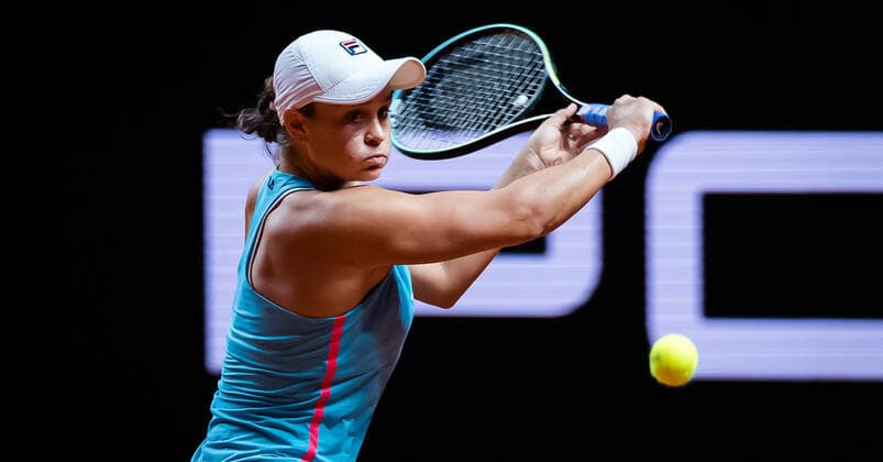 April 21, 2021, STUTTGART, GERMANY: Ashleigh Barty of Australia in action during her second-round match at the 2021 Porsche Tennis Grand Prix WTA, Tennis Damen 500 tournament against Laura Siegemund of Germany STUTTGART GERMANY - ZUMAa181 20210421_zaa_a181_350 Copyright: xRobxPrangex