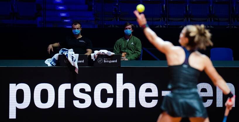 Mandatory Credit: Photo by Rob Prange Shutterstock (11864528fu) Tom Hill during Maria Sakkaris her second-round match at the 2021 Porsche Tennis Grand Prix WTA, Tennis Damen 500 tournament Porsche Tennis Grand Prix, Tennis, Stuttgart, Germany - 21 Apr 2021 Porsche Tennis Grand Prix, Tennis, Stuttgart, Germany - 21 Apr 2021  Copyright: xRobxPrange Shutterstockx 11864528fu