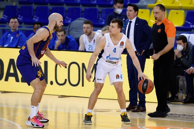 April 21, 2021, Barcelona, Spain: Kevin Pangos in action with Nicholas William Calathes of FC Barcelona, Barca during the Turkish Airlines EuroLeague match between FC Barcelona and Zenit San Petersbourg at Palau Blaugrana in Barcelona, Spain. Barcelona Spain - ZUMAd159 20210421_zia_d159_009 Copyright: xDavidxRamirezx