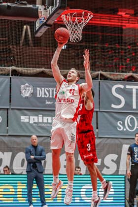 left Christian Sengfelder Brose Bamberg, 43 right Tyson Ward s oliver Würzburg, 03 s oliver Würzburg Wuerzburg Brose Bamberg, easyCredit Basketball Bundesliga, Saison 2020 2021, 22 Spieltag, Bayreuth, Germany, Oberfrankenhalle, 20 04 2021 DanielxLöb