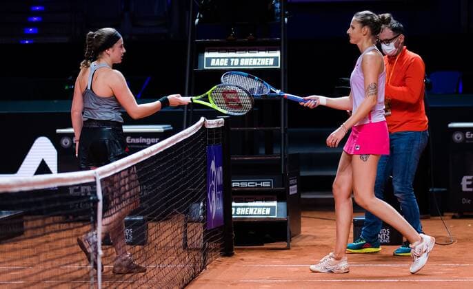 Mandatory Credit: Photo by Rob Prange Shutterstock (11864529bt) Jelena Ostapenko of Latvia Karolina Pliskova of the Czech Republic at the net after their second-round match at the 2021 Porsche Tennis Grand Prix WTA, Tennis Damen 500 tournament Porsche Tennis Grand Prix, Tennis, Stuttgart, Germany - 22 Apr 2021 Porsche Tennis Grand Prix, Tennis, Stuttgart, Germany - 22 Apr 2021  Copyright: xRobxPrange Shutterstockx 11864529bt