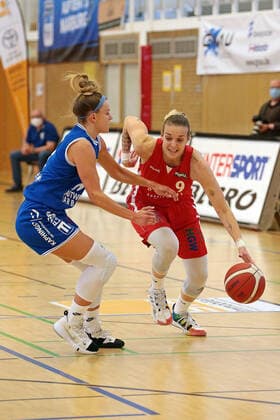 22 04 2021, xovx, Basketball Damen Bundesliga Playoffs Spiel um Platz 3, Spiel 1, BC pharmaserv Marburg Herner TC v l Alexandra Wilke BC Pharmaserv Marburg , Kristina Topuzovic Herner TC Marburg Sporthalle Georg Gaßmann Stadion Hessen Deutschland DE