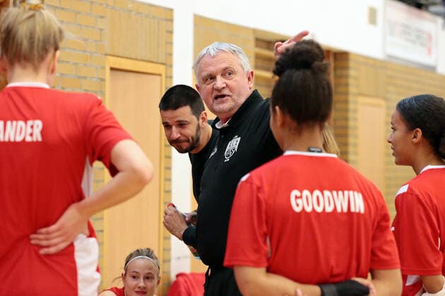 22 04 2021, xovx, Basketball Damen Bundesliga Playoffs Spiel um Platz 3, Spiel 1, BC pharmaserv Marburg Herner TC Head Coach Predrag Stanojcic Herner TC Marburg Sporthalle Georg Gaßmann Stadion Hessen Germany DE