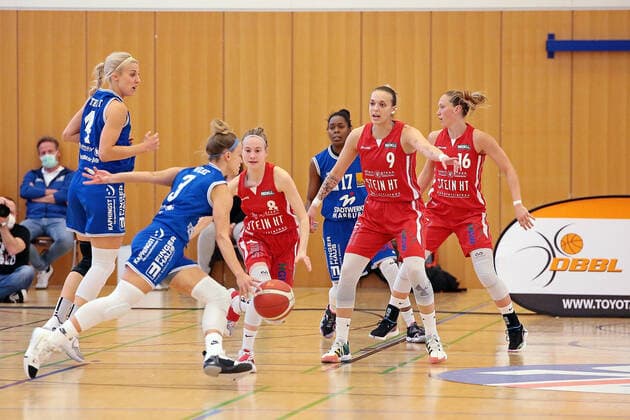 22 04 2021, xovx, Basketball Damen Bundesliga Playoffs Spiel um Platz 3, Spiel 1, BC pharmaserv Marburg Herner TC v l Marie Bertholdt BC Pharmaserv Marburg , Alexandra Wilke BC Pharmaserv Marburg , Jule Groll Herner TC , Tonisha Baker BC Pharmaserv Marburg , Kristina Topuzovic Herner TC , Chloe Bully Herner TC Marburg Sporthalle Georg Gaßmann Stadion Hessen Deutschland DE