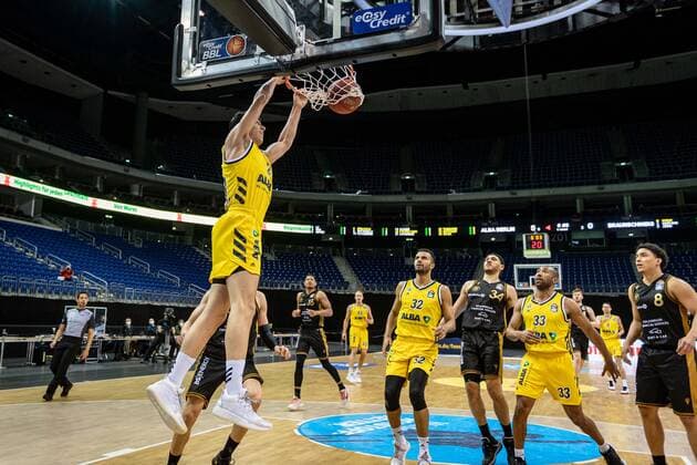 Basketball Berlin 22 04 2021 1 Bundesliga easyCredit BBL BBL Season 2020 2021 Alba Berlin Basketball Löwen Braunschweig Simone Fontecchio Alba Berlin, No 20