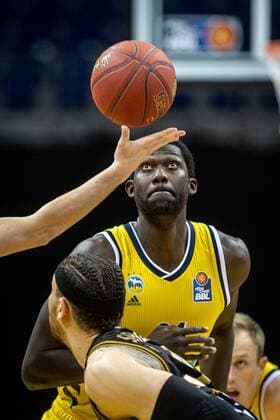 Basketball Berlin 22 04 2021 1 Bundesliga easyCredit BBL BBL Season 2020 2021 Alba Berlin Basketball Lions Braunschweig Christ Koumadje Alba Berlin, No 21 Gavin Schilling Braunschweig, No 34 Tip off.