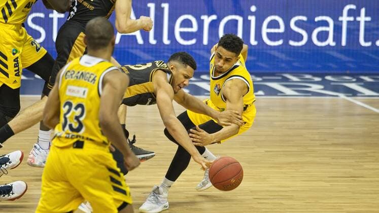 v l b35 Maodo Lo Alba 0, 22 04 2021, BBL, Alba Berlin vs Basketball Loewen Braunschweig, at Mercedes Benz Arena, GER, Berlin, 22 04 2021, BBL, Alba vs Basketball Loewen Braunschweig Berlin Copyright: xUwexKoch Eibner-Pressefotox EP_UKH