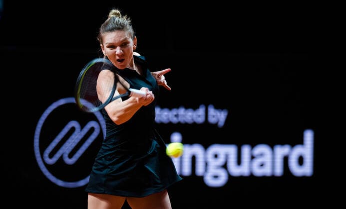April 22, 2021, STUTTGART, GERMANY: Simona Halep of Romania in action during her second-round match at the 2021 Porsche Tennis Grand Prix WTA, Tennis Damen 500 tournament STUTTGART GERMANY - ZUMAa181 20210422_zaa_a181_156 Copyright: xRobxPrangex