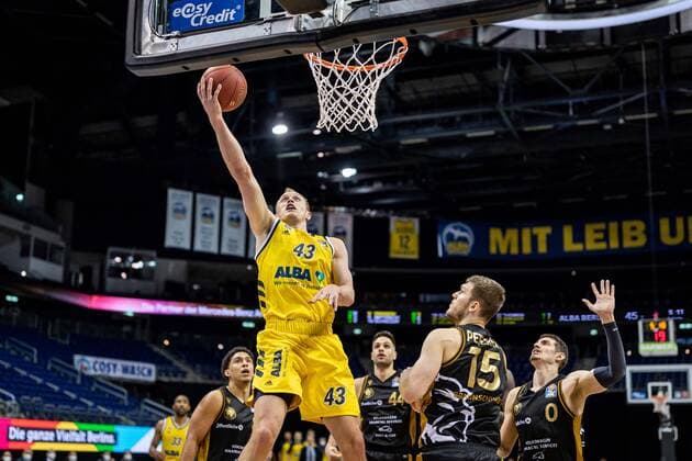Basketball Berlin 22 04 2021 1 Bundesliga easyCredit BBL BBL Season 2020 2021 Alba Berlin Basketball Löwen Braunschweig Luke Sikma Alba Berlin, No 43