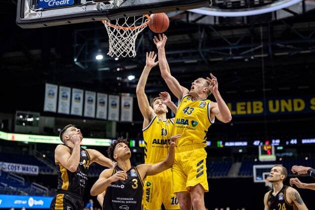Basketball Berlin 22 04 2021 1 Bundesliga easyCredit BBL BBL Season 2020 2021 Alba Berlin Basketball Löwen Braunschweig Luke Sikma Alba Berlin, No 43