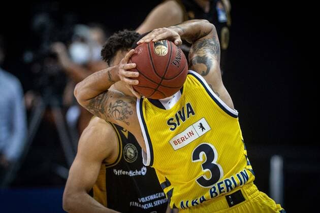 Basketball Berlin 22 04 2021 1 Bundesliga easyCredit BBL BBL Season 2020 2021 Alba Berlin Basketball Löwen Braunschweig Peyton Siva Alba Berlin, No 03