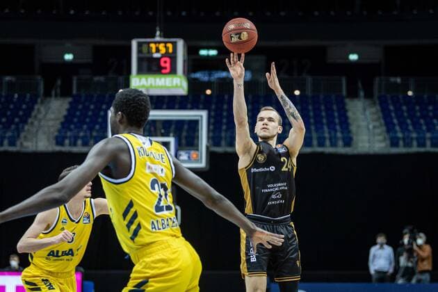 Basketball Berlin 22 04 2021 1 Bundesliga easyCredit BBL BBL Season 2020 2021 Alba Berlin Basketball Löwen Braunschweig Arnas Velicka Braunschweig, No 24