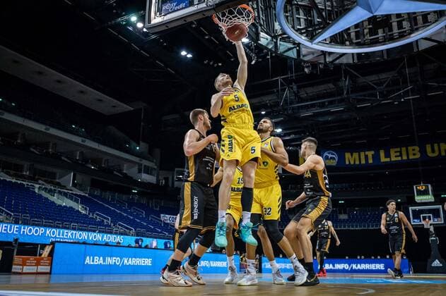 Basketball Berlin 22 04 2021 1 Bundesliga easyCredit BBL BBL Season 2020 2021 Alba Berlin Basketball Löwen Braunschweig Niels Giffey Alba Berlin, No 05