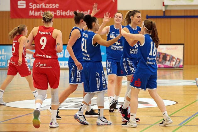 22 04 2021, xovx, Basketball Damen Bundesliga Playoffs Spiel um Platz 3, Spiel 1, BC pharmaserv Marburg Herner TC Jubel bei den Spielerinnen des BC Marburg Marburg Sporthalle Georg Gaßmann Stadion Hessen Deutschland DE