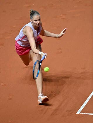 Karolina Pliskova CZE Action Quarterfinals Tennis Women Porsche Cup Porsche Tennis Grand Prix GP Stuttgart 2021 Porsche Arena 23 04 2021 Porsche Tennis Grand Prix Stuttgart 2021