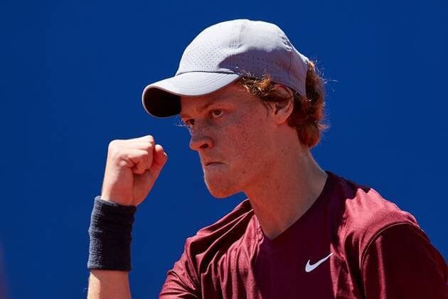 Italian tennis player Jannik Sinner reacts against Russian tennis player Andrey Rublev during the Barcelona Open Banc Sabadell - Conde de Godo tournament quarterfinal match in Barcelona, Spain, 23 April 2021. Andrey Rublev vs Jannik Sinner !ACHTUNG: NUR REDAKTIONELLE NUTZUNG!  Copyright: xAlejandroxGarcíax GRAFCAT2072 20210423-637547868242303577