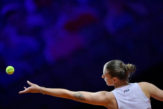 Karolina Pliskova CZE Action Serve Quarterfinal Tennis Women Porsche Cup Porsche Tennis Grand Prix GP Stuttgart 2021 Porsche Arena 23 04 2021 Porsche Tennis Grand Prix Stuttgart 2021
