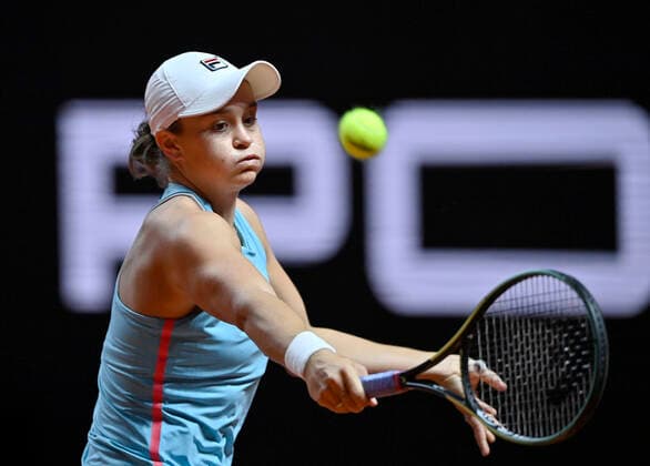 Ashleigh Barty AUS Action Quarterfinals Tennis Women Porsche Cup Porsche Tennis Grand Prix GP Stuttgart 2021 Porsche Arena 23 04 2021 Porsche Tennis Grand Prix Stuttgart 2021