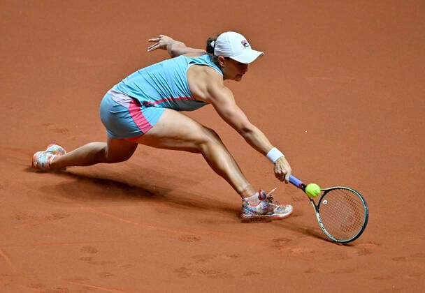 Ashleigh Barty AUS Action Quarterfinals Tennis Women Porsche Cup Porsche Tennis Grand Prix GP Stuttgart 2021 Porsche Arena 23 04 2021 Porsche Tennis Grand Prix Stuttgart 2021