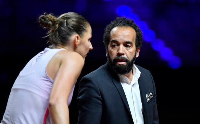 Karolina Pliskova CZE in discussion with chair umpire umpire Kader Nouni FRA because of disputed decision quarterfinal Tennis Women Porsche Cup Porsche Tennis Grand Prix GP Stuttgart 2021 Porsche Arena 23 04 2021 Porsche Tennis Grand Prix Stuttgart 2021