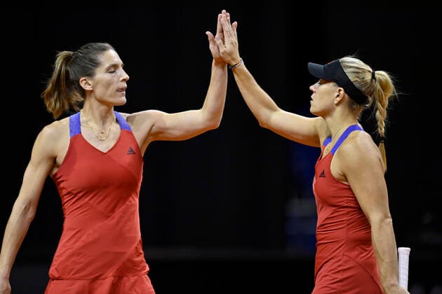 Doubles Angelique KERBER GER with Andrea PETKOVIC GER left high-five Tennis Women Porsche Cup Porsche Tennis Grand Prix GP Stuttgart 2021 Porsche Arena 23 04 2021 Porsche Tennis Grand Prix Stuttgart 2021