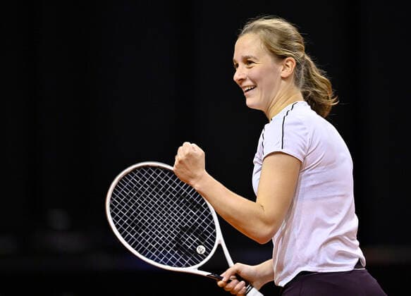Doubles Vivan Heisen GER cheers match win in doubles with Yafan WANG CHN Gesture, gesture fist Tennis Ladies Porsche Cup Porsche Tennis Grand Prix GP Stuttgart 2021 Porsche Arena 23 04 2021 Porsche Tennis Grand Prix Stuttgart 2021