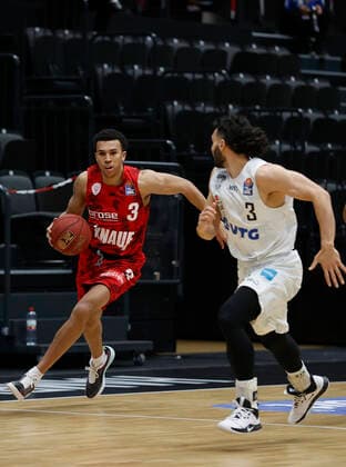 23 04 2021, Basketball, BBL 2020 2021, 30 match day, Hamburg Towers s Oliver Wuerzburg, GER, Hamburg, edel optics de Arena, picture v li Tyson Ward s Oliver Wuerzburg and Max DiLeo Hamburg Towers. Copyright: HMBxMedia xHeikoxBecker