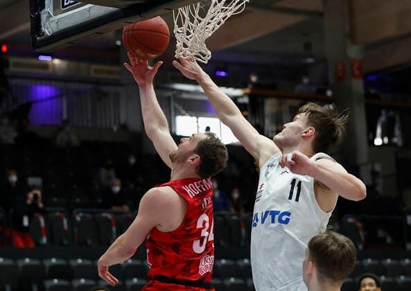 23 04 2021, Basketball, BBL 2020 2021, 30 match day, Hamburg Towers s Oliver Wuerzburg, GER, Hamburg, edel optics de Arena, picture f li Felix Hoffmann s Oliver Wuerzburg and Maik Kotsar Hamburg Towers. Copyright: HMBxMedia xHeikoxBecker
